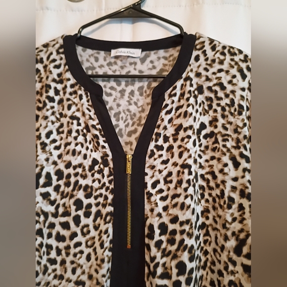 Calvin Klein Leopard Print Women's Top with Black Accents Size Large. - Picture 4 of 10